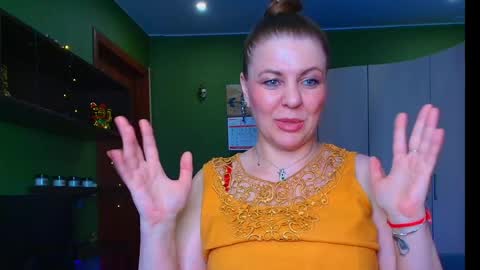 Snapshot of veronikawgold chatting on June 2026 04:55:01 PM VeronikawGold online show from June 2026 04:55:01 PM