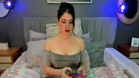 Snapshot of veronnica_fox chatting on October 2025 05:03:02 PM Veronica online show from October 2025 05:03:02 PM