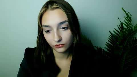 Ana online show from October 2025 06:18:02 PM