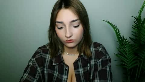 Snapshot of veryveryshygirl chatting on April 2026 06:36:02 PM Ana online show from April 2026 06:36:02 PM