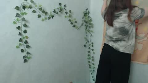 Snapshot of veryveryvery_shy chatting on April 2026 05:19:08 AM veryveryvery_shy online show from April 2026 05:19:08 AM