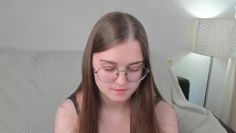 Snapshot of veta_cute chatting on May 2026 09:17:02 AM Emma Sofa online show from May 2026 09:17:02 AM