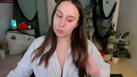 Camilla online show from October 2025 10:55:01 AM