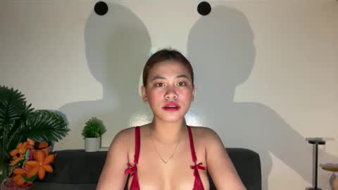 via_olala online show from November 2025 07:15:02 PM