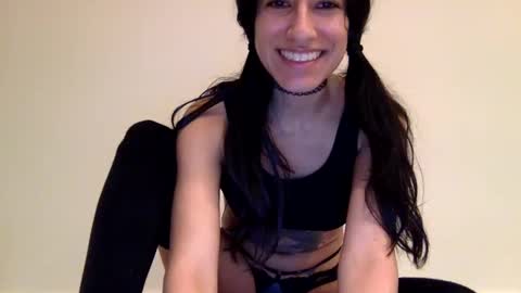 Snapshot of vibingwithchloe chatting on December 2024 06:10:02 AM chloe online show from December 2024 06:10:02 AM