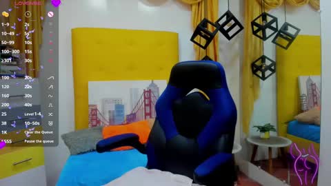 nahomy online show from February 2025 12:43:02 PM