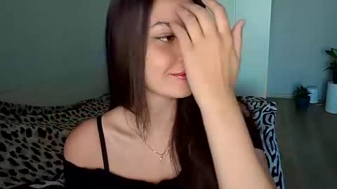 Snapshot of vicki_queen chatting on June 2026 05:10:02 AM Lina online show from June 2026 05:10:02 AM