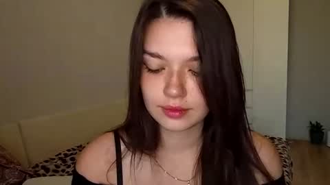 Snapshot of vicki_queen chatting on June 2026 05:12:01 AM Lina online show from June 2026 05:12:01 AM