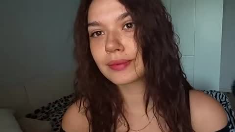 Snapshot of vicki_queen chatting on June 2026 05:12:02 AM Lina online show from June 2026 05:12:02 AM