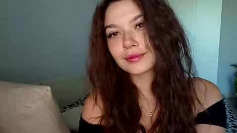 Snapshot of vicki_queen chatting on July 2026 05:11:01 AM Lina online show from July 2026 05:11:01 AM