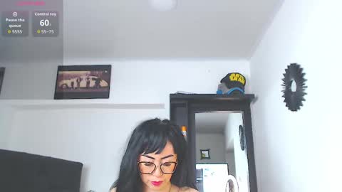 Snapshot of vicky_hotmilf chatting on April 2026 08:46:01 AM Vicky online show from April 2026 08:46:01 AM