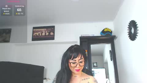 Snapshot of vicky_hotmilf chatting on April 2026 11:15:02 AM Vicky online show from April 2026 11:15:02 AM