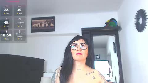 Snapshot of vicky_hotmilf chatting on May 2026 07:58:02 AM Vicky online show from May 2026 07:58:02 AM