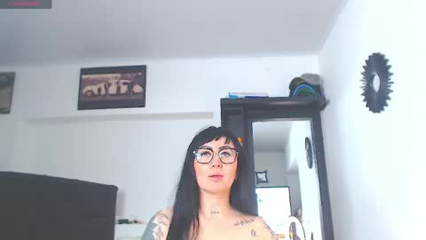 Snapshot of vicky_hotmilf chatting on June 2026 11:12:01 AM Vicky online show from June 2026 11:12:01 AM