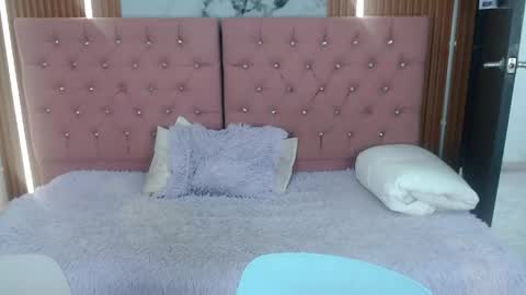 Snapshot of vicky_wel chatting on May 2026 06:47:01 PM Victoria y Danniela online show from May 2026 06:47:01 PM
