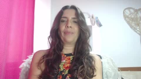 Snapshot of victoria25_meester chatting on January 2025 03:43:01 PM Hi guys Im victoria Be the one who can control me in PVT online show from January 2025 03:43:01 PM