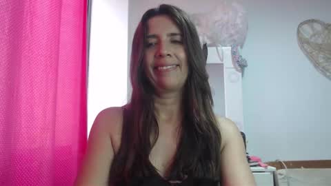 Snapshot of victoria25_meester chatting on February 2025 06:33:01 PM Hi guys Im victoria Be the one who can control me in PVT online show from February 2025 06:33:01 PM