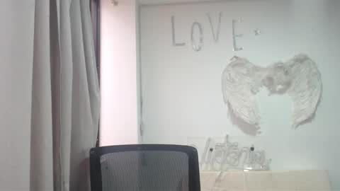 Snapshot of victoria25_meester chatting on September 2025 07:38:01 PM Hi guys Im victoria Be the one who can control me in PVT online show from September 2025 07:38:01 PM