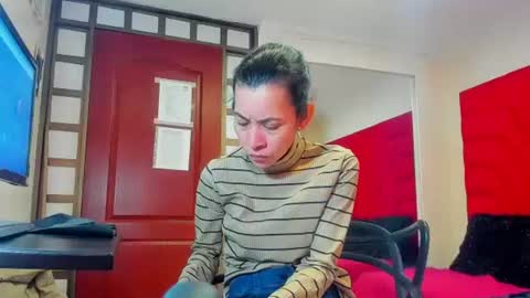 Snapshot of victoria__grey_ chatting on May 2026 08:27:01 PM Victoria grey online show from May 2026 08:27:01 PM