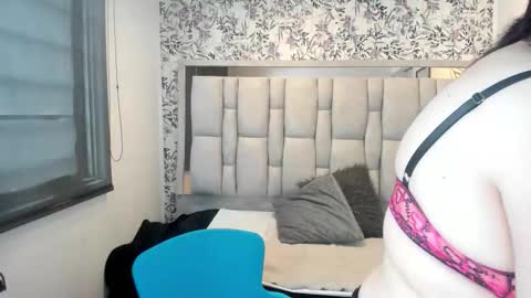  V I C T O R I A   online show from January 2026 12:00:01 PM