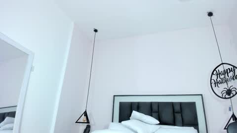 valentina online show from November 2025 11:44:02 AM