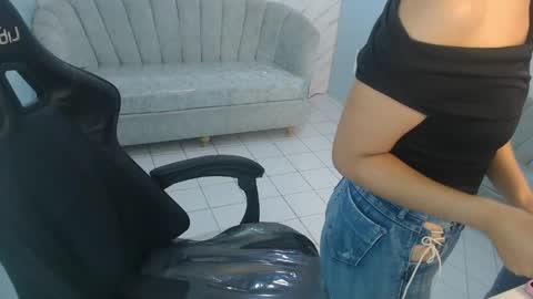 Snapshot of victoria_hernandez_t chatting on April 2026 01:14:02 PM Victoria online show from April 2026 01:14:02 PM