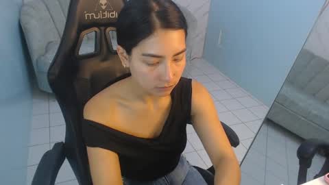Snapshot of victoria_hernandez_t chatting on April 2026 01:41:02 PM Victoria online show from April 2026 01:41:02 PM