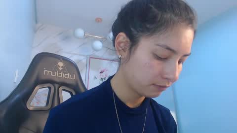 Snapshot of victoria_hernandez_t chatting on April 2026 12:58:02 PM Victoria online show from April 2026 12:58:02 PM