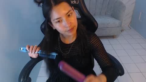 Snapshot of victoria_hernandez_t chatting on May 2026 01:48:01 PM Victoria online show from May 2026 01:48:01 PM