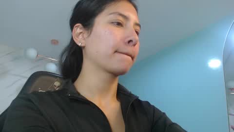 Snapshot of victoria_hernandez_t chatting on May 2026 01:07:01 PM Victoria online show from May 2026 01:07:01 PM