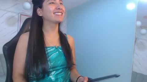 Snapshot of victoria_hernandez_t chatting on May 2026 01:05:01 PM Victoria online show from May 2026 01:05:01 PM