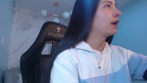 Snapshot of victoria_hernandez_t chatting on May 2026 01:17:01 PM Victoria online show from May 2026 01:17:01 PM