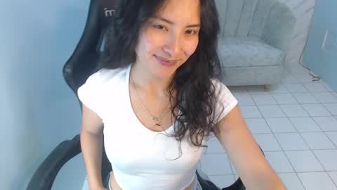 Snapshot of victoria_hernandez_t chatting on May 2026 01:18:02 PM Victoria online show from May 2026 01:18:02 PM