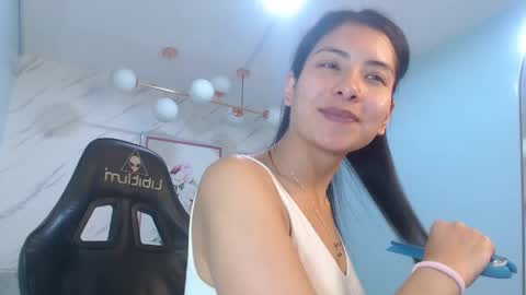 Snapshot of victoria_hernandez_t chatting on May 2026 12:59:01 PM Victoria online show from May 2026 12:59:01 PM