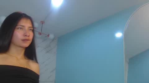 Snapshot of victoria_hernandez_t chatting on May 2026 01:17:02 PM Victoria online show from May 2026 01:17:02 PM