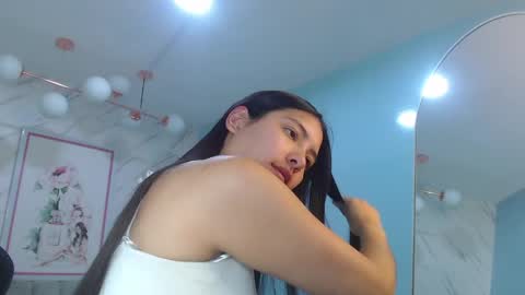Snapshot of victoria_hernandez_t chatting on May 2026 01:07:02 PM Victoria online show from May 2026 01:07:02 PM