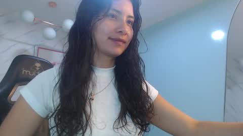 Snapshot of victoria_hernandez_t chatting on May 2026 01:08:01 PM Victoria online show from May 2026 01:08:01 PM