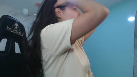 Snapshot of victoria_hernandez_t chatting on June 2026 01:14:01 PM Victoria online show from June 2026 01:14:01 PM