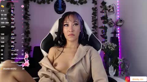 Victoria  online show from November 2025 05:12:02 PM