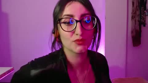 Victoria online show from November 2025 08:55:01 PM