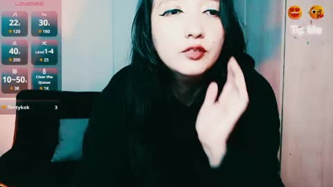 Snapshot of victoria_smile_ chatting on May 2026 11:13:02 PM Victoria online show from May 2026 11:13:02 PM