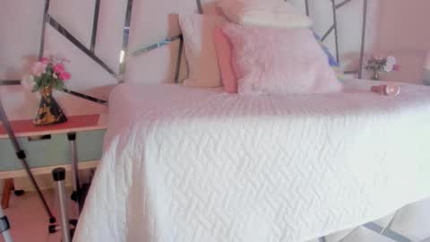 Victoria Sofia online show from November 2025 07:35:01 PM