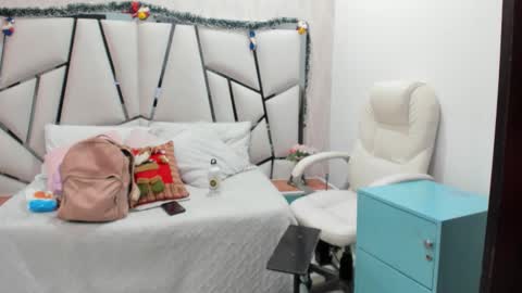 Victoria Sofia online show from December 2025 07:10:01 PM