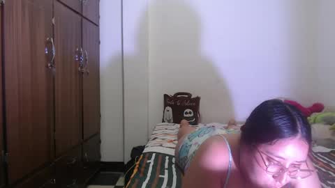 Snapshot of victoriaa_silva chatting on May 2026 08:53:02 AM Victoria Silva online show from May 2026 08:53:02 AM