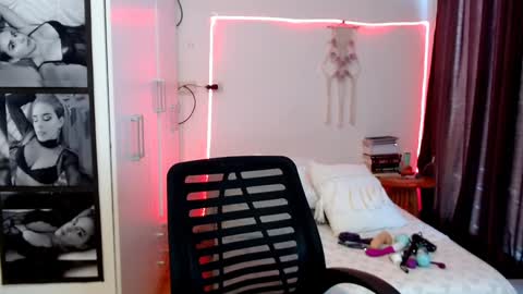 victoriahispanic online show from January 2025 04:06:02 PM