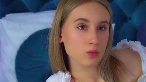 Victoria online show from November 2025 06:30:02 PM