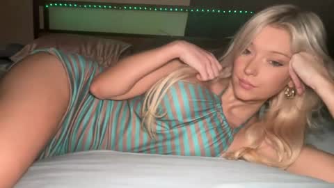 Snapshot of victoriarrose chatting on July 2026 09:41:02 PM Victoriarrose online show from July 2026 09:41:02 PM