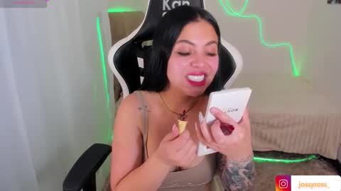 V  I C  T O R I A  online show from November 2025 07:03:02 PM