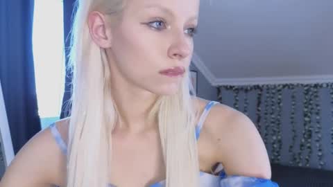 Snapshot of vienna_gones chatting on April 2026 12:30:02 PM Eva online show from April 2026 12:30:02 PM