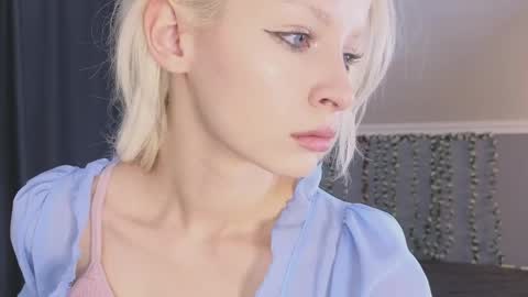 Snapshot of vienna_gones chatting on April 2026 12:53:02 PM Eva online show from April 2026 12:53:02 PM
